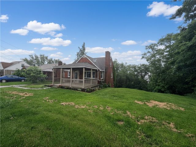 1166 N Main St, South Strabane, PA 15301