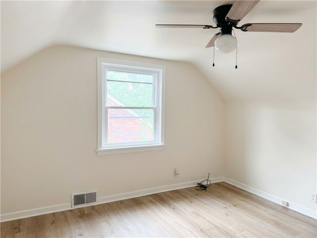 1166 N Main St, South Strabane, PA 15301