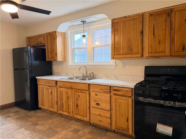 1166 N Main St, South Strabane, PA 15301