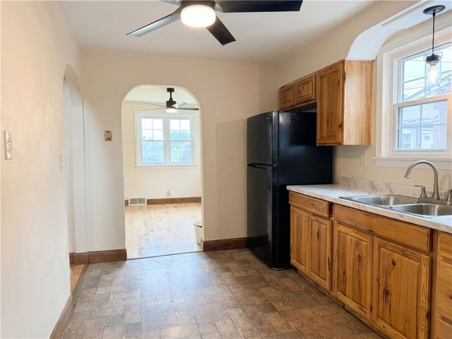 1166 N Main St, South Strabane, PA 15301