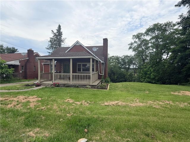 1166 N Main St, South Strabane, PA 15301