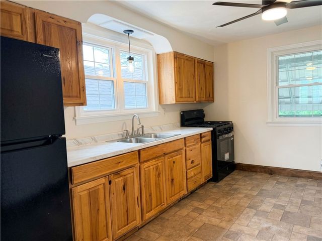 1166 N Main St, South Strabane, PA 15301