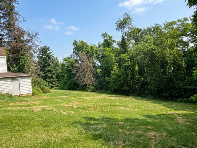 1166 N Main St, South Strabane, PA 15301