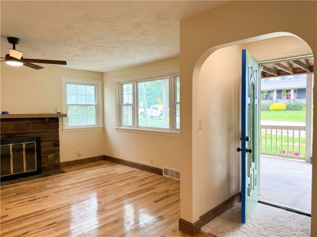 1166 N Main St, South Strabane, PA 15301