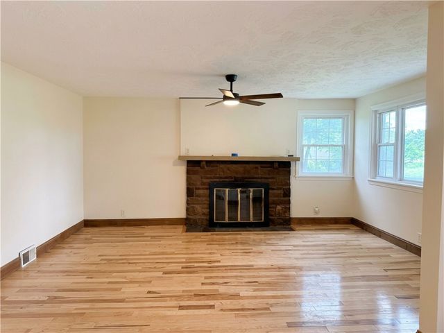1166 N Main St, South Strabane, PA 15301