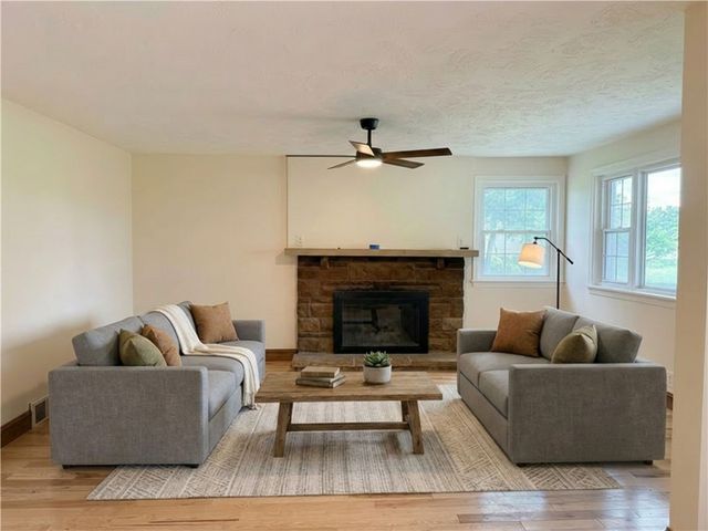 1166 N Main St, South Strabane, PA 15301