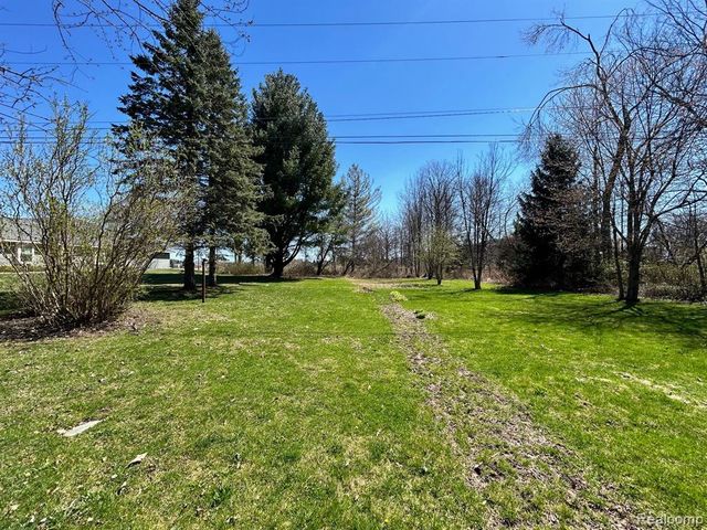 1877 S Almont Avenue, Imlay City, MI 48444