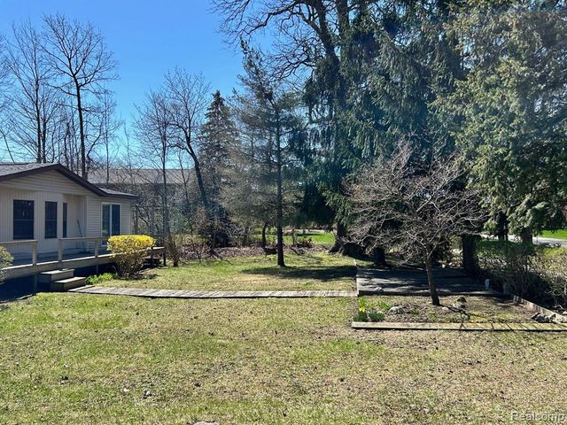 1877 S Almont Avenue, Imlay City, MI 48444