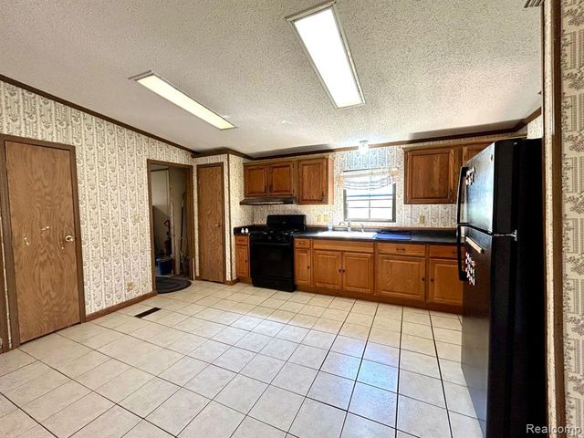 1877 S Almont Avenue, Imlay City, MI 48444