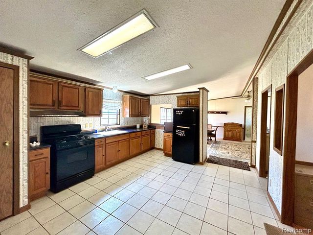 1877 S Almont Avenue, Imlay City, MI 48444