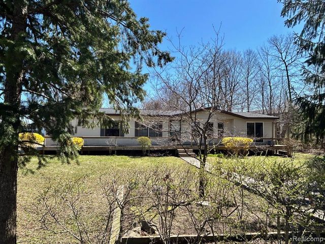 1877 S Almont Avenue, Imlay City, MI 48444