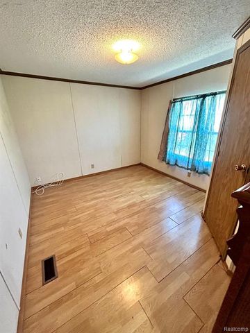 1877 S Almont Avenue, Imlay City, MI 48444