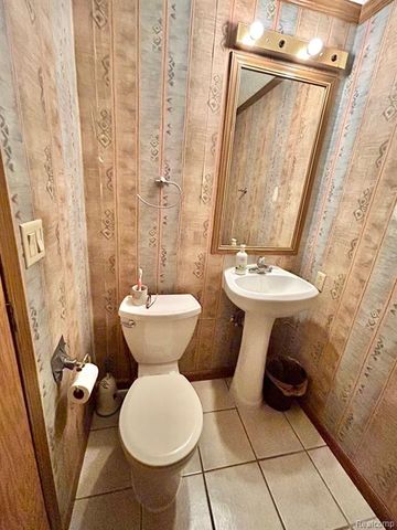 1877 S Almont Avenue, Imlay City, MI 48444