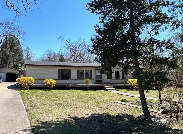 1877 S Almont Avenue, Imlay City, MI 48444