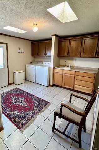 1877 S Almont Avenue, Imlay City, MI 48444