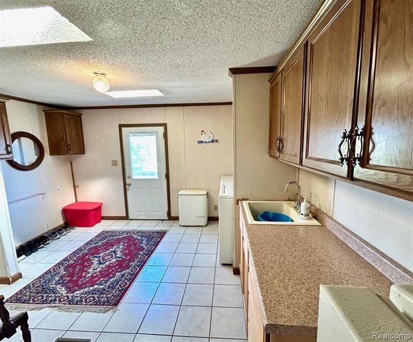 1877 S Almont Avenue, Imlay City, MI 48444