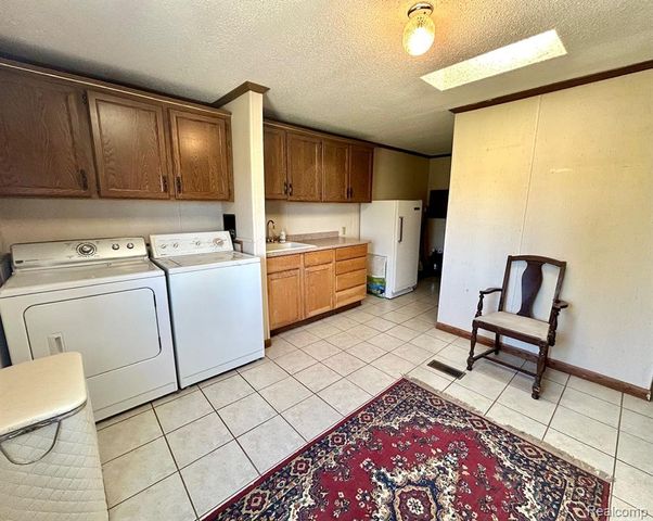 1877 S Almont Avenue, Imlay City, MI 48444