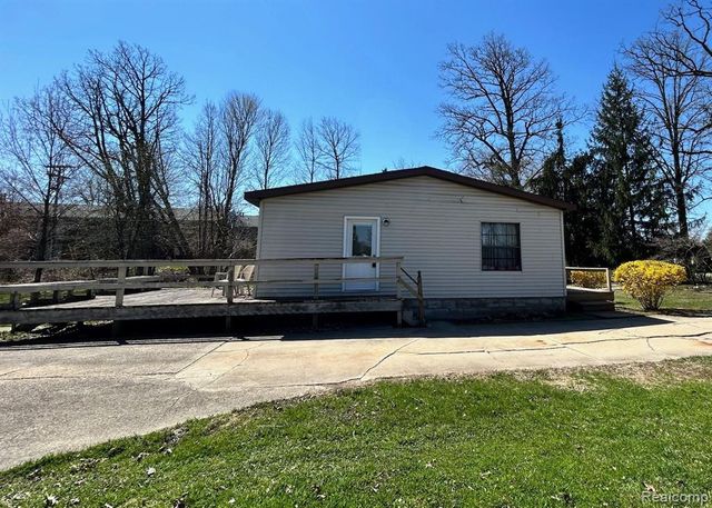 1877 S Almont Avenue, Imlay City, MI 48444