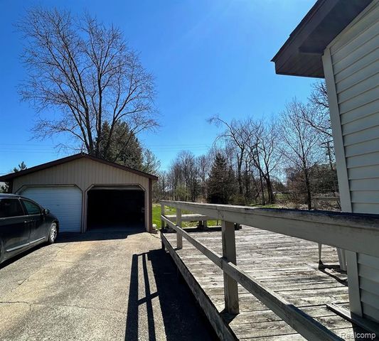 1877 S Almont Avenue, Imlay City, MI 48444