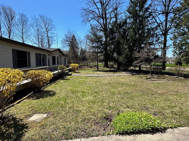 1877 S Almont Avenue, Imlay City, MI 48444