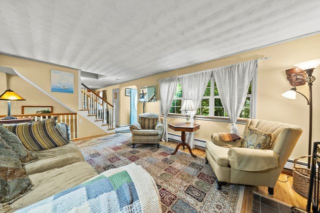 4 Laurel St, Woburn, MA 01801