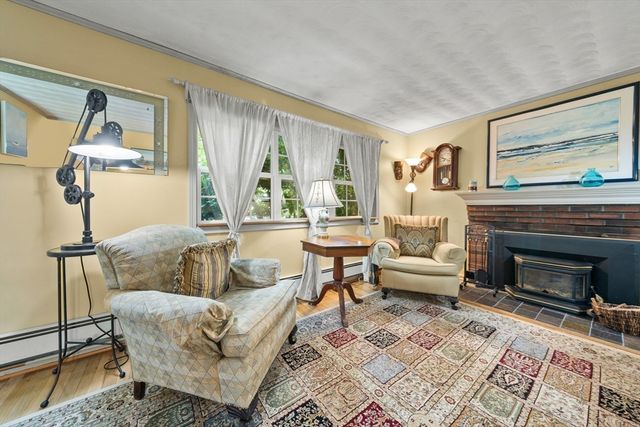 4 Laurel St, Woburn, MA 01801
