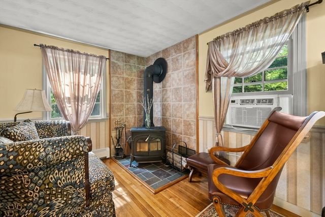 4 Laurel St, Woburn, MA 01801