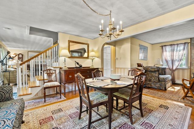 4 Laurel St, Woburn, MA 01801