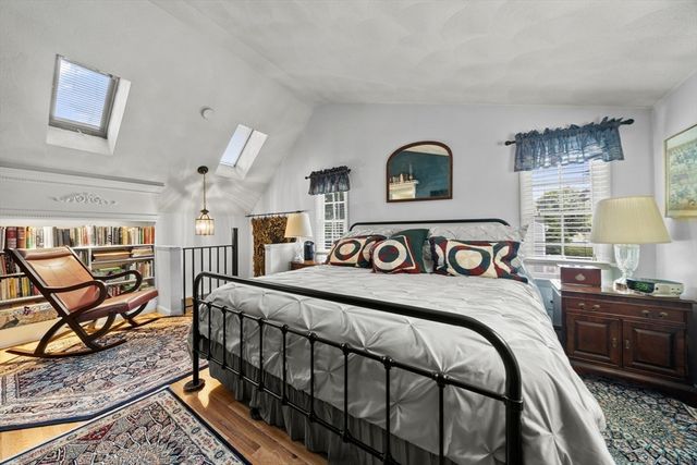 4 Laurel St, Woburn, MA 01801