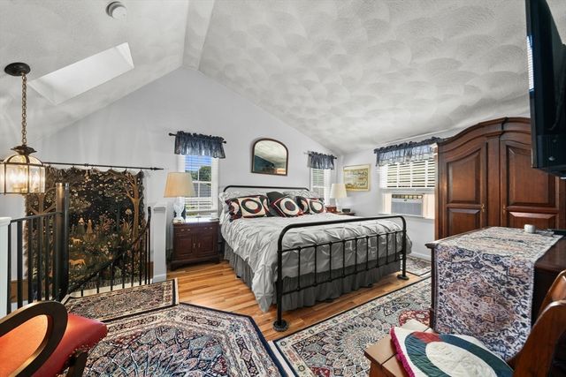4 Laurel St, Woburn, MA 01801
