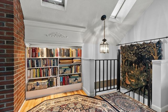 4 Laurel St, Woburn, MA 01801