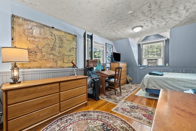 4 Laurel St, Woburn, MA 01801