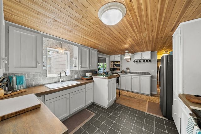 4 Laurel St, Woburn, MA 01801
