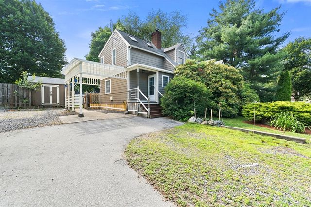 4 Laurel St, Woburn, MA 01801
