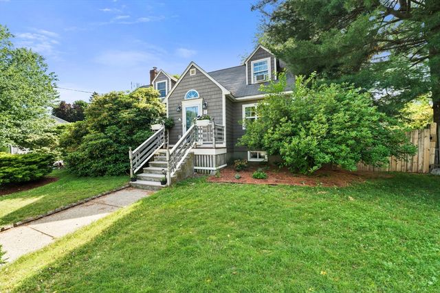 4 Laurel St, Woburn, MA 01801