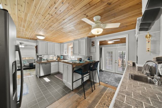 4 Laurel St, Woburn, MA 01801