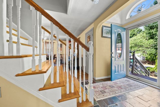 4 Laurel St, Woburn, MA 01801