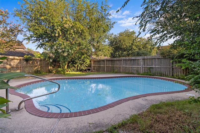 2229 Broadlawn Drive, Houston, TX 77058