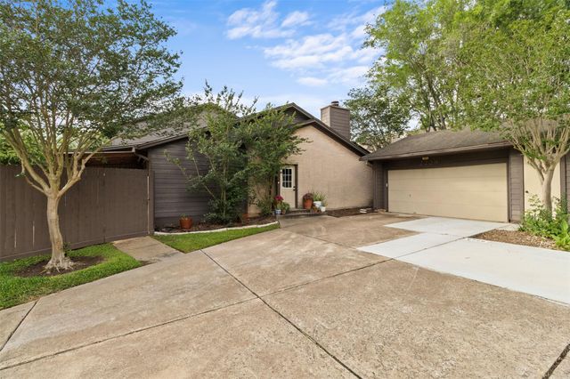 2229 Broadlawn Drive, Houston, TX 77058