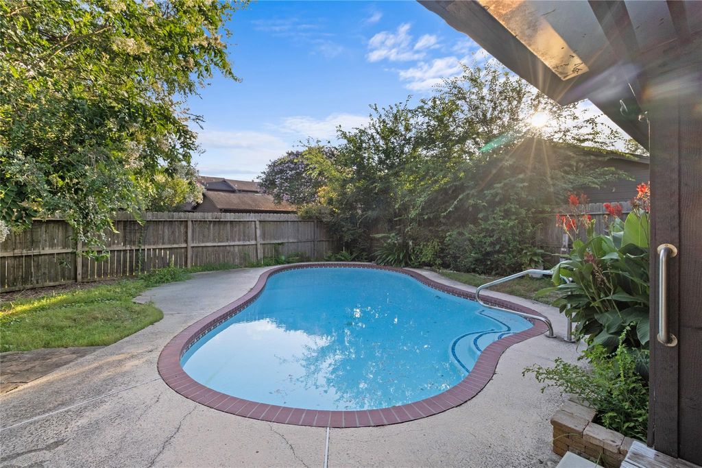 2229 Broadlawn Drive, Houston, TX 77058