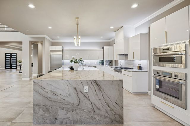 1121 Excalibur Boulevard, Lewisville, TX 75056