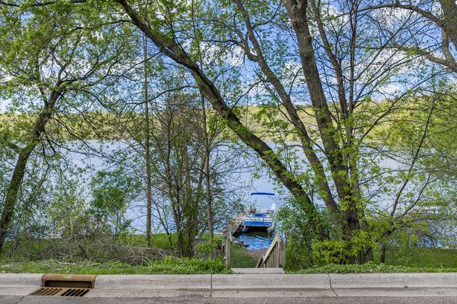 531 Indian Hill Road, Chanhassen, MN 55317