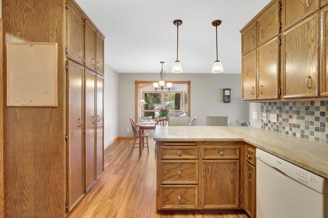 531 Indian Hill Road, Chanhassen, MN 55317