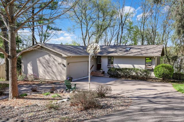 531 Indian Hill Road, Chanhassen, MN 55317