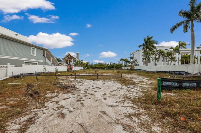 7094 LONGBOAT DRIVE E, Longboat Key, FL 34228