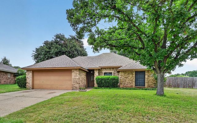 8209 Willow Glen Court, Fort Worth, TX 76134