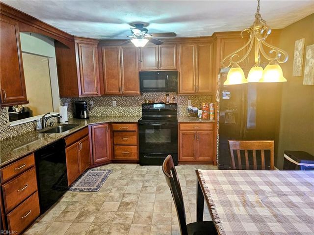 340 Belle Ridge CT, Chesapeake, VA 23322