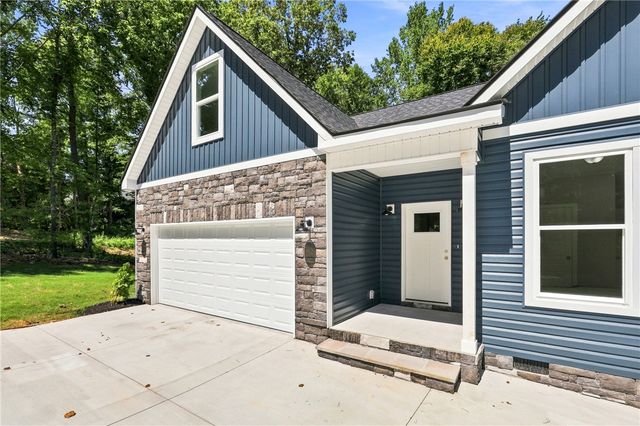 216 W Halfway Branch Drive, Walhalla, SC 29691