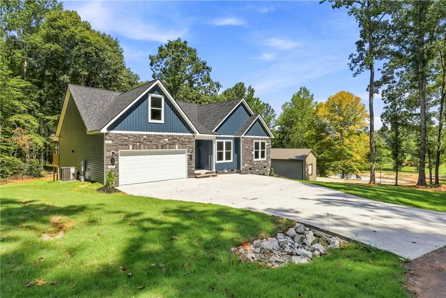 216 W Halfway Branch Drive, Walhalla, SC 29691