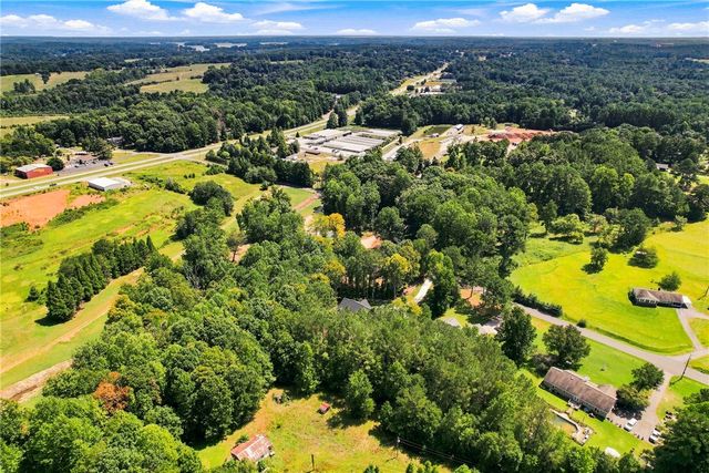 216 W Halfway Branch Drive, Walhalla, SC 29691